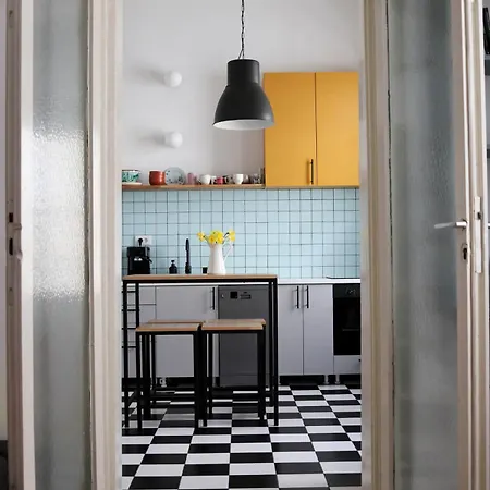 Designers Flat In Centre